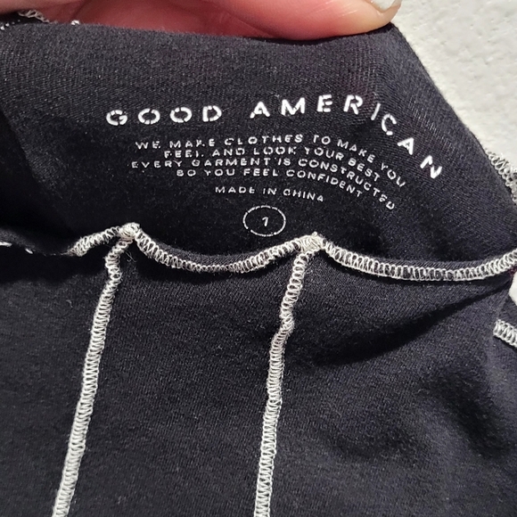 Good American Lettuce Edge cropped MockLong Sleeve in Black001 - Picture 4 of 7